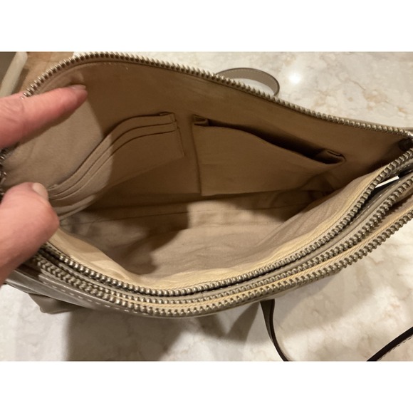 Banana Republic Crossbody Bag Taupe Leather Purse Zip Top Everyday Handbag - Picture 10 of 15